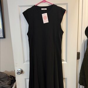 Tres Bien Classic Black Midi Dress